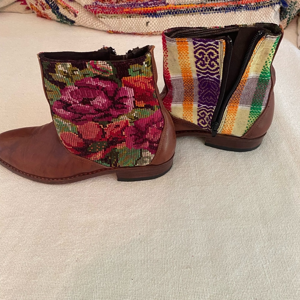 Embroidered booties - Picture 3 of 6